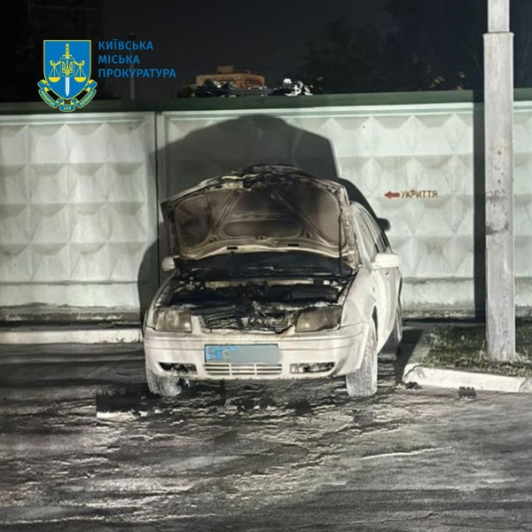 Завдання отримав через Telegram: у Києві зловили палія поліцейських автомобілів (фото)