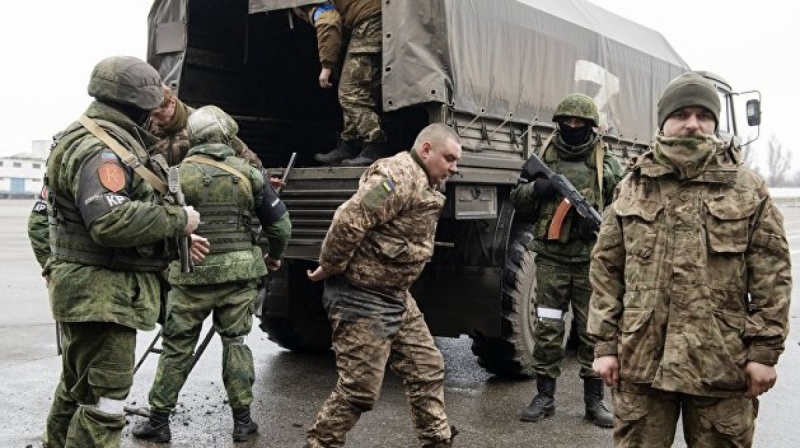 Змушували носити військову форму навиворіт: навіть в полоні військовий медик витягав осколки з тіл поранених побратимів