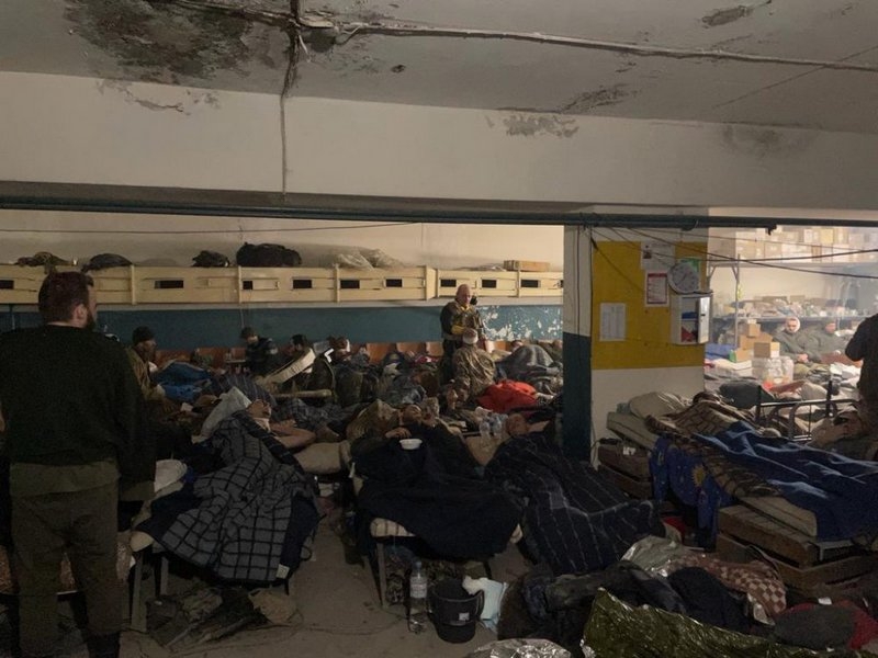 Змушували носити військову форму навиворіт: навіть в полоні військовий медик витягав осколки з тіл поранених побратимів