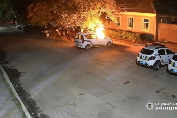 В Одесской области двое юношей по заказу "куратора" подожгли полицейское авто