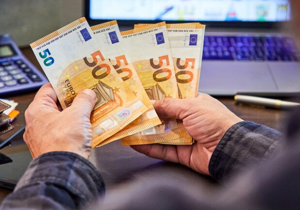 Курс валют в Украине 27 сентября 2024: сколько стоит доллар и евро