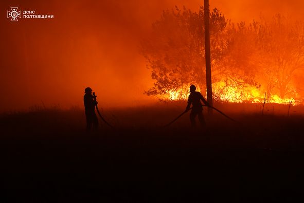 Через два тижні загасили катастрофічну пожежу на Полтавщині, з якою боролися рятувальники трьох областей (фото)