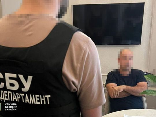 Допомагали рф відновлювати НПЗ після атак українських дронів: СБУ затримала… київських проектувальників