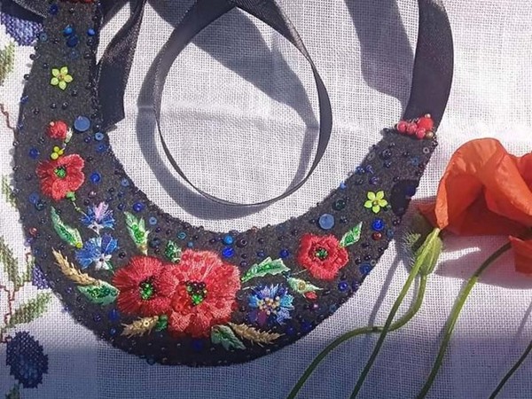 «Мої кольє-картини мають поціновувачів у багатьох країнах світу», — дизайнерка прикрас Оксана Гольська