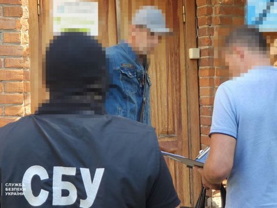 Наводив удари на колони техніки ЗСУ: правоохоронці арештували фельдшера-зрадника з кола блогера «Лохматого»
