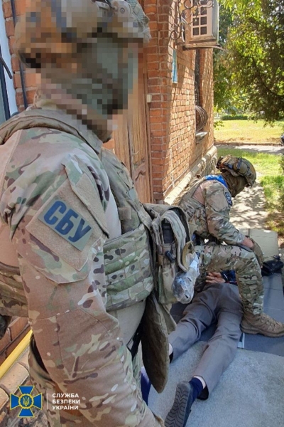 Наводив удари на колони техніки ЗСУ: правоохоронці арештували фельдшера-зрадника з кола блогера «Лохматого»
