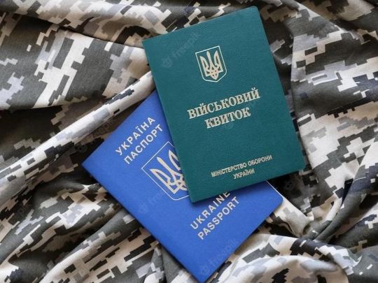 Незаконно вилучили військовий квиток: адвокат пояснив, як захистити свої права