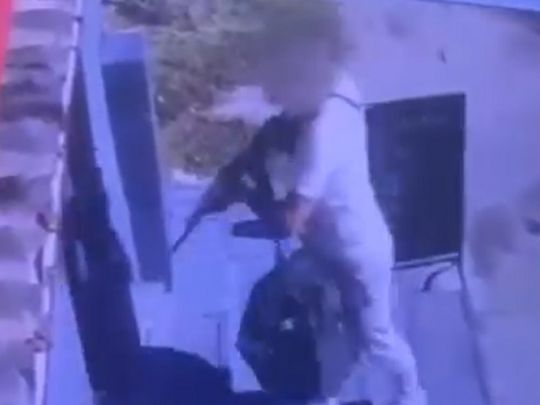 Під Києвом кримінальний злочинець відкрив стрілянину з автомата в магазині (відео)