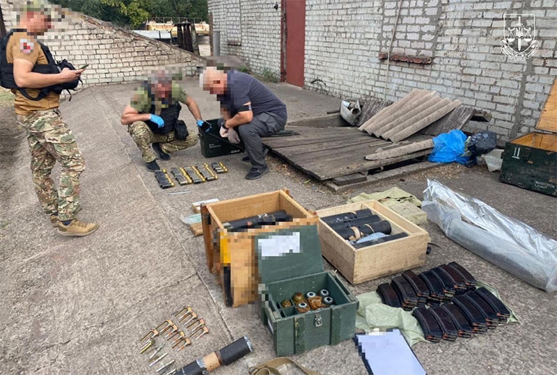 Підозри отримали 116 осіб: в Україні викрито масштабний канал збуту зброї і наркотиків