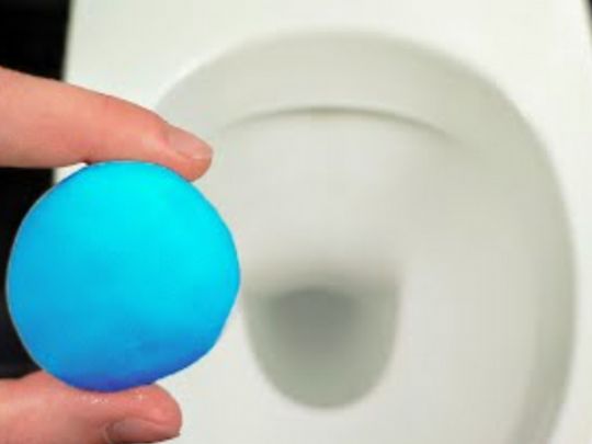 Рецепт «туалетних бомб» від Clean-майстра: ліквідуйте в унітазі весь бруд і неприємний запах