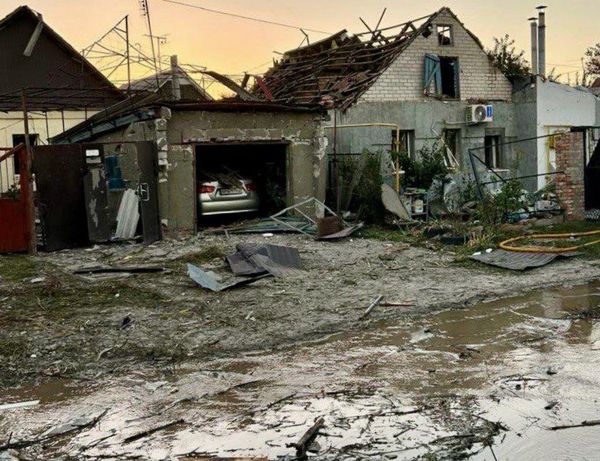 Російські терористи атакували Запоріжжя та Нікопольщину: цілили по мирній забудові