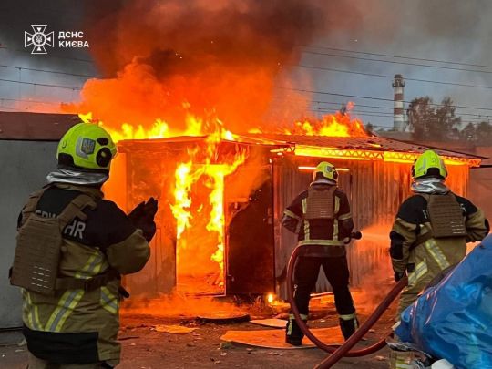 Вночі ворог ударив по Києву крилатими та балістичними ракетами: у різних районах столиці фіксують пожежі (фото, відео)
