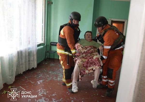 Ворог вдарив по пансіонату для літніх людей у Сумах: є загиблі