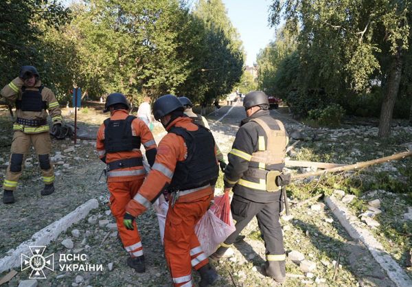 Ворог вдарив по пансіонату для літніх людей у Сумах: є загиблі