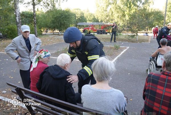 Ворог вдарив по пансіонату для літніх людей у Сумах: є загиблі