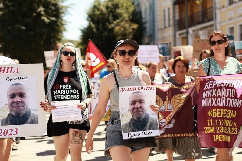 «З джерел у Силах спеціальних операцій маю інформацію, що брат вижив у тій кривавій м’ясорубці», — сестра зниклого безвісти десантника