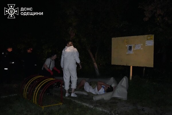 Баллистический удар по гражданской инфраструктуре в Одесском районе: среди погибших подросток, есть пострадавшие