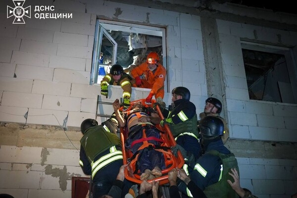 Баллистический удар по гражданской инфраструктуре в Одесском районе: среди погибших подросток, есть пострадавшие