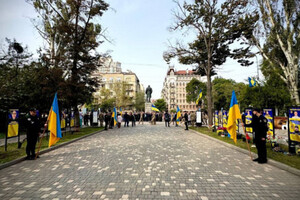 Без слез нельзя смотреть: на Аллее Героев в Одессе добавили еще 64 имени