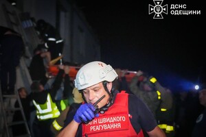Баллистический удар по гражданской инфраструктуре в Одесском районе: среди погибших подросток, есть пострадавшие