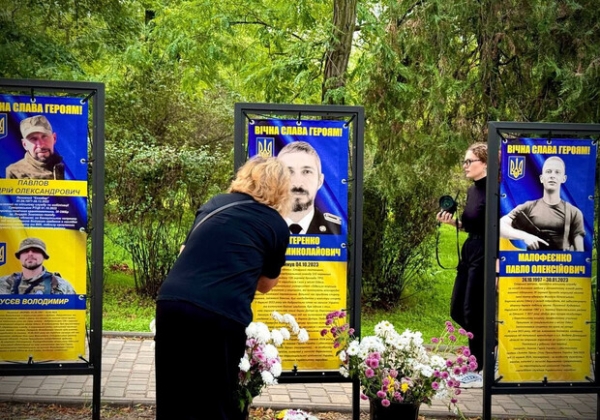 Без слез нельзя смотреть: на Аллее Героев в Одессе добавили еще 64 имени