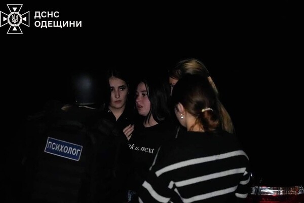 Баллистический удар по гражданской инфраструктуре в Одесском районе: среди погибших подросток, есть пострадавшие