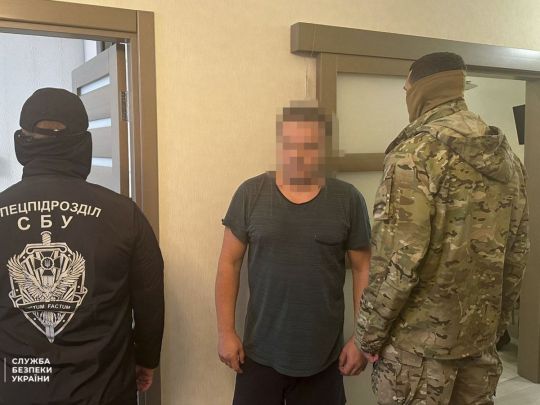 Допомагав ворогу запускати супутники-шпигуни: у Харкові затримали власника російської компанії