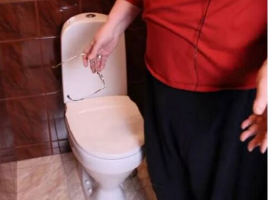 Допоможуть оцет та ефірні олії: як позбутись неприємних запахів у вбиральні
