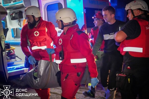 Баллистический удар по гражданской инфраструктуре в Одесском районе: среди погибших подросток, есть пострадавшие