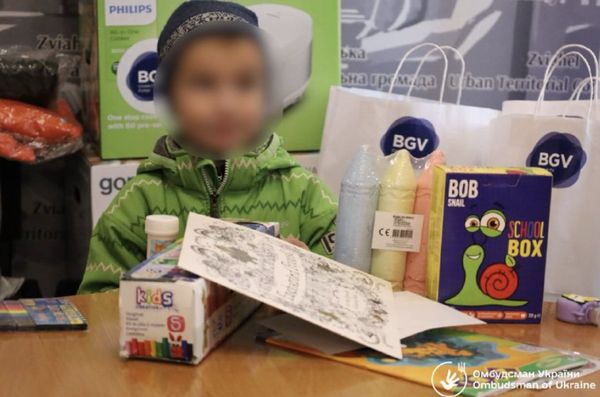 Маленькі українці повернулись додому: на Батьківщину прибули ще шестеро вивезених окупантами дітей