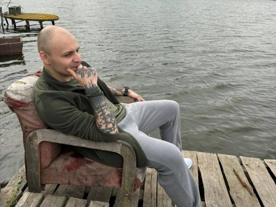«На спині у сина сліди від електрошокеру — били в одне й те саме місце, рани не встигали загоюватися», — матір звільненого з полону військового медика