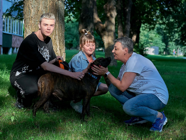 «На спині у сина сліди від електрошокеру — били в одне й те саме місце, рани не встигали загоюватися», — матір звільненого з полону військового медика