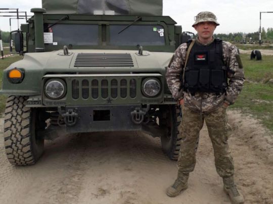 «На тілі синці, побої, губа розбита»: рідні не вірять у версію смерті бійця через хворобу й переконані, що його жорстоко побили