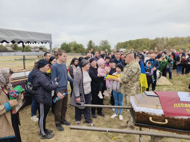 Осиротіли дві донечки: на Донеччині поліг десантник з Чернігівщини
