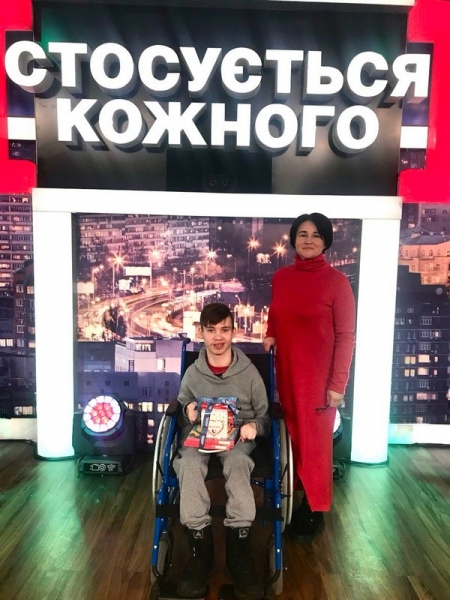 Працює одним пальцем лівої ноги: історія про 20-річного хлопця, тіло якого у дитинстві скував параліч