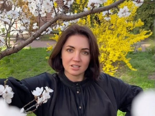 Рішення прийнялось в один день: відома співачка терміново залишила Україну