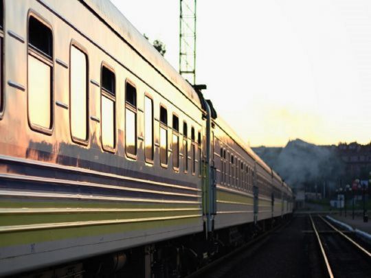 Україна переходить на зимовий час: як курсуватимуть поїзди «Укрзалізниці»