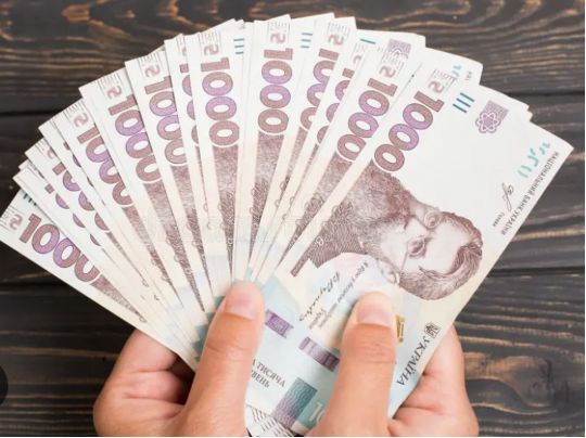 Українцям підвищать податок на зарплати: скільки будемо отримувати «чистими» на руки