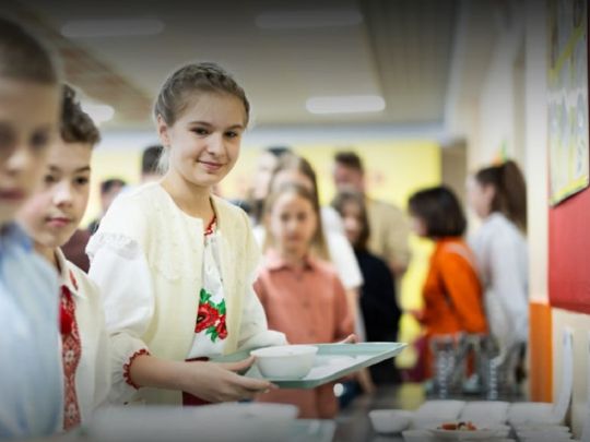 У школах обіди для учнів 1−4 класів тепер будуть безкоштовними, — МОН