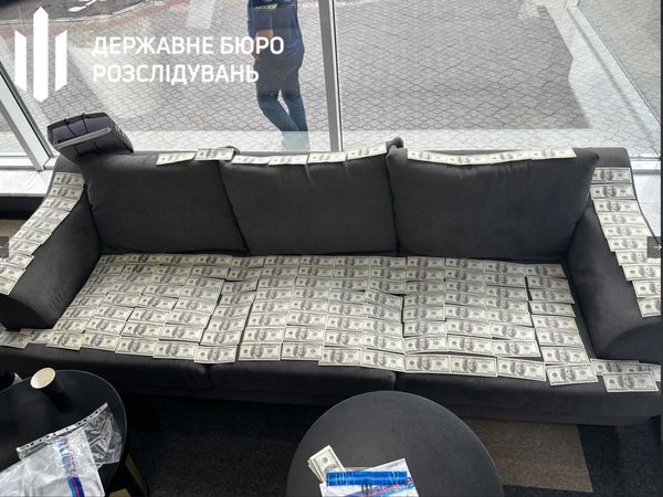 Вирішив «підзаробити»: ДБР затримало експравоохоронця, який видавав себе за детектива Бюро