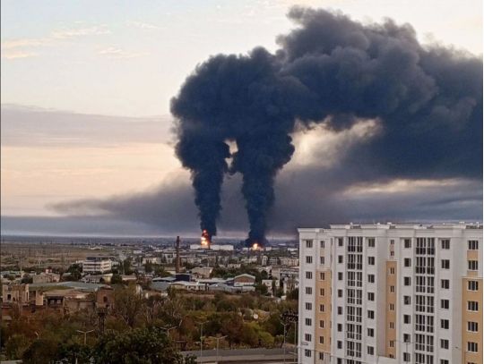 Вночі безпілотники атакували аеродром та нафтобазу в Криму, виникла пожежа
