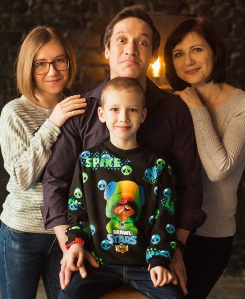 «Втратили все й змушені були тікати в невідомість»: зірка «Козаків» та «Батя» Олександр Мельник про життя під час великої війни