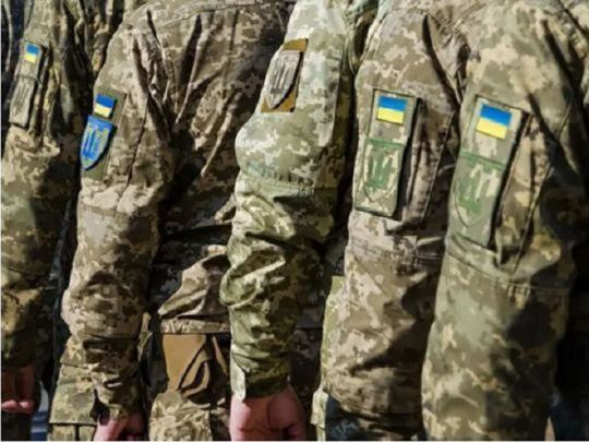ЗМІ дізналися, скільки військових втекли з України за час війни під приводом відпочинку за кордоном