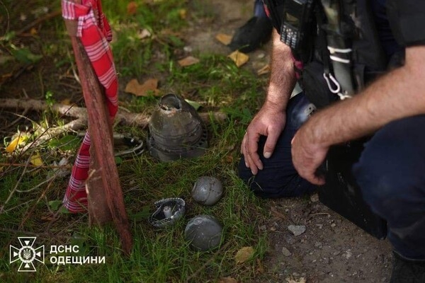 Россия использовала против одесситов ракеты с кассетной БЧ: часть боеприпаса застряла на крыше 