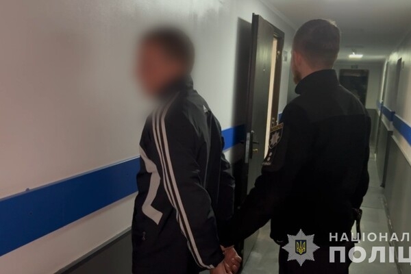 В Одессе грабитель угрожал кассирше пистолетом за 350 гривен