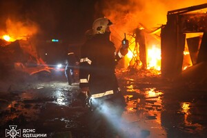 Последствия ночной атаки Одессы: пострадали два человека, убило собаку (фото, видео)