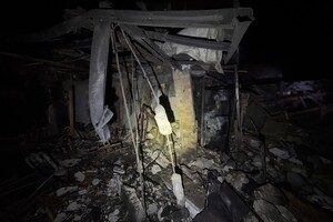 Погибший, возгорание газовых труб и пврежденная школа: последствия ночной атаки дронов в Одессе (фото, видео)