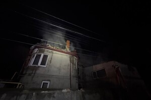 Погибший, возгорание газовых труб и пврежденная школа: последствия ночной атаки дронов в Одессе (фото, видео)