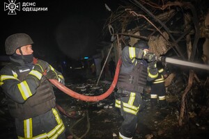 Последствия ночной атаки Одессы: пострадали два человека, убило собаку (фото, видео)