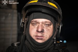 Последствия ночной атаки Одессы: пострадали два человека, убило собаку (фото, видео)